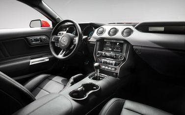 Ford Mustang سادساً، قابلة للتحويل — لوحة القيادة