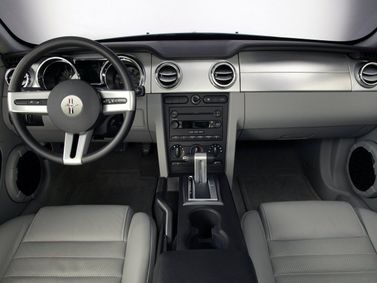 Ford Mustang V، كوبيه — لوحة القيادة