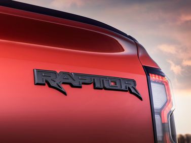 Ford Ranger T6.2، بيك أب بكابينة مزدوجة Raptor — شعار السيارة واسم الطراز