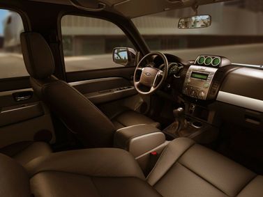 Ford Ranger ثانياً، بيك أب بكابينة مزدوجة — منطقة السائق