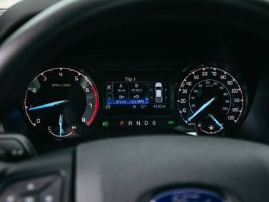 Ford Ranger عملية فيس ليفت T6 2، بيك أب بكابينة ونصف — لوحة العدادات
