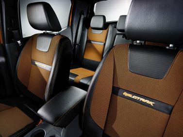 Ford Ranger عملية فيس ليفت T6، بيك أب بكابينة مزدوجة — المقاعد الأمامية