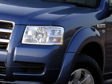 Ford Ranger ثانياً، بيك أب بكابينة ونصف — المصباح الأمامي