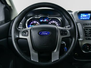 Ford Ranger T6، بيك أب بكابينة ونصف — عجلة القيادة