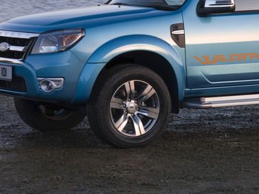 Ford Ranger فيس ليفت الثاني، بيك أب بكابينة مزدوجة Double Cab — منظر أمامي أيسر