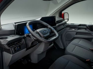 Ford Transit Custom ثانياً، فان LWB Van — منطقة السائق