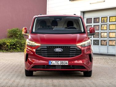 Ford Transit Custom ثانياً، فان LWB Van — منظر أمامي
