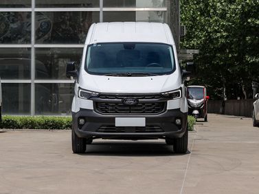 Ford Transit Custom I (السوق الصينية)، فان SWB — منظر أمامي