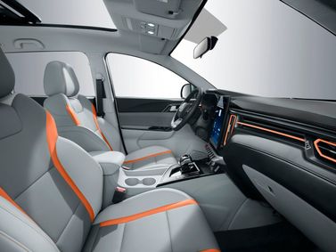 DongFeng Forthing T5 أنا فيس ليفت 2، دفع رباعي 5 أبواب 7-Seater — المقاعد الأمامية
