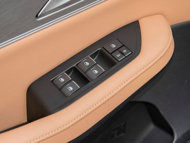DongFeng Forthing T5 EVO، دفع رباعي 5 أبواب — تفصيل داخلي