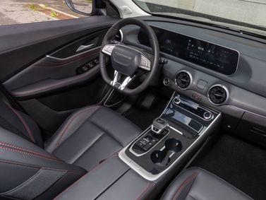 DongFeng Forthing T5 EVO، دفع رباعي 5 أبواب — منظر عام للمقصورة