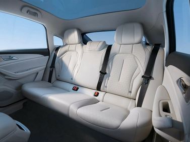 DongFeng Forthing Xinghai S7، سيدان — المقاعد الخلفية