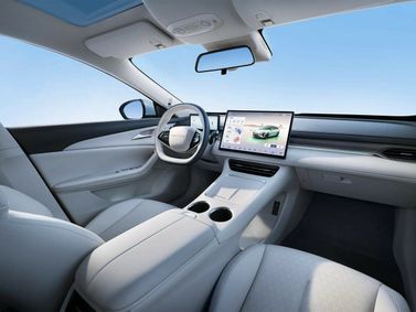 DongFeng Forthing Xinghai S7، سيدان — منطقة السائق