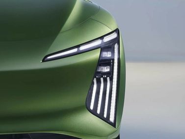 DongFeng Forthing Xinghai S7، سيدان — المصباح الأمامي