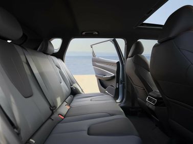 Geely Boyue II، دفع رباعي 5 أبواب — المقاعد الخلفية