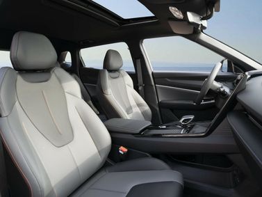 Geely Boyue II، دفع رباعي 5 أبواب — المقاعد الأمامية