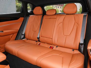 Geely Boyue II عملية شد الوجه، دفع رباعي 5 أبواب — المقاعد الخلفية