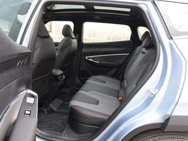 Geely Boyue Cool, Внедорожник 5 дв. — задние сиденья