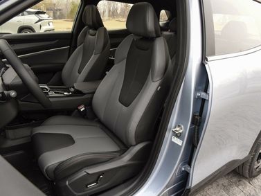 Geely Boyue Cool, Внедорожник 5 дв. — передние сиденья