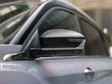 Geely Coolray I تجميل الوجه 2، دفع رباعي 5 أبواب — مرآة جانبية