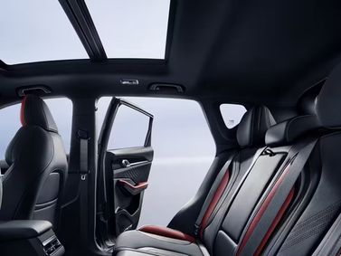 Geely Coolray I تجميل الوجه 2، دفع رباعي 5 أبواب — المقاعد الخلفية