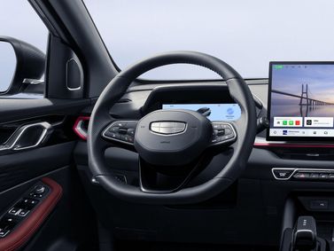 Geely Coolray I تجميل الوجه 2، دفع رباعي 5 أبواب — منطقة السائق