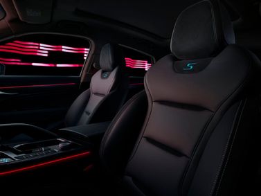 Geely Xingyue I، دفع رباعي 5 أبواب — المقاعد الأمامية