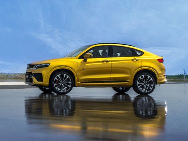 Geely Xingyue I، دفع رباعي 5 أبواب — منظر من الجانب الأيمن