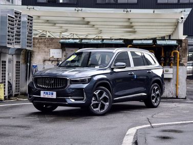 Geely Xingyue L I, Внедорожник 5 дв. — вид спереди в три четверти