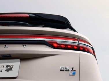 Geely Xingyue L I Рестайлинг, Внедорожник 5 дв. — задняя часть автомобиля крупным планом