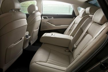 Genesis G80 I, Седан — задние сиденья