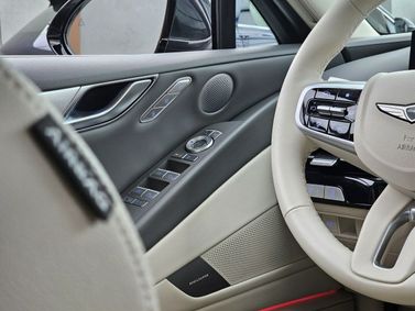 Genesis G80 II Рестайлинг, Седан — место водителя