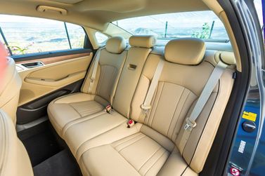 Genesis G80 I, Седан — задние сиденья