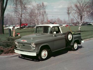 GMC 100، بيك أب بكابينة مفردة — منظر أمامي أيمن