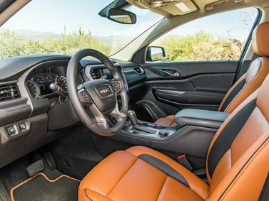 GMC Acadia ثانياً، دفع رباعي 5 أبواب — منطقة السائق