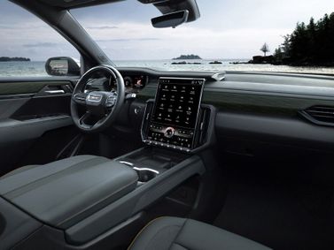 GMC Acadia ثالثاً، دفع رباعي 5 أبواب — منطقة السائق