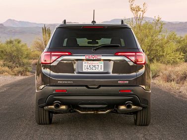 GMC Acadia ثانياً، دفع رباعي 5 أبواب — منظر خلفي