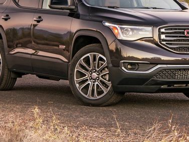 GMC Acadia ثانياً، دفع رباعي 5 أبواب — منظر أمامي أيمن