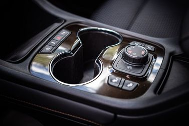 GMC Acadia II Рестайлинг, Внедорожник 5 дв. — центральная консоль