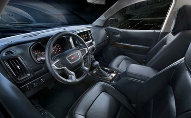 GMC Canyon ثانياً، بيك أب بكابينة ونصف — منطقة السائق