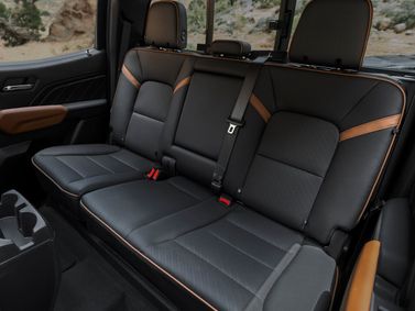 GMC Canyon ثالثاً، بيك أب بكابينة مزدوجة — المقاعد الخلفية
