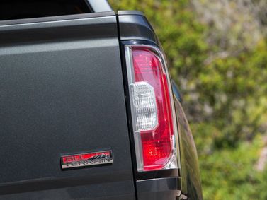 GMC Canyon ثانياً، بيك أب بكابينة ونصف — المصباح الخلفي