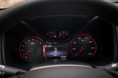 GMC Canyon ثانياً، بيك أب بكابينة مزدوجة — لوحة العدادات