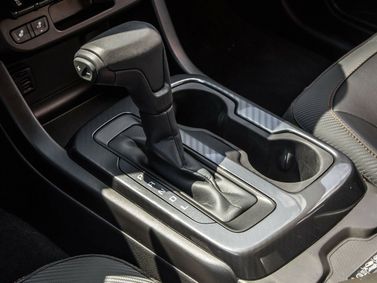GMC Canyon II Рестайлинг, Пикап двойная кабина — селектор коробки передач
