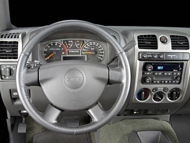GMC Canyon I، بيك أب بكابينة ونصف — منطقة السائق
