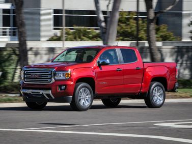 GMC Canyon ثانياً، بيك أب بكابينة مزدوجة — منظر أمامي أيمن