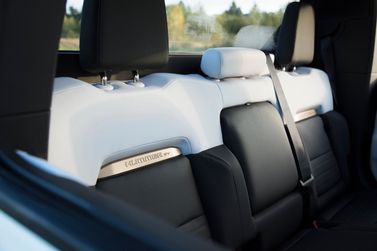 GMC Hummer EV، بيك أب بكابينة مزدوجة — المقاعد الخلفية