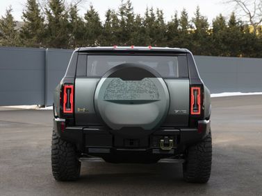 GMC Hummer EV، دفع رباعي 5 أبواب — منظر خلفي