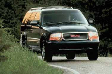 GMC Jimmy I, Внедорожник 5 дв. — вид спереди справа