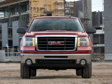 GMC Sierra II (GMT900)، بيك أب بكابينة ونصف — منظر أمامي
